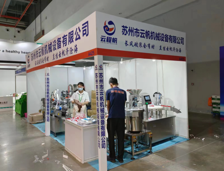 自动液体定量灌装机 口服液消毒液白酒分装 香水精油食用油罐装机